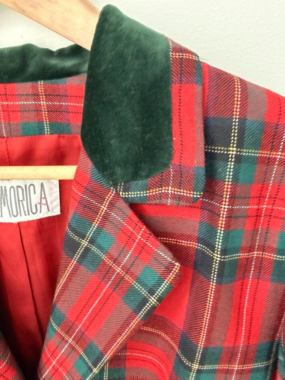 Vintage ARMORICA Italy Red Plaid 100% Wool Blazer Velvet Trim Collar Accent - Picture 4 of 8